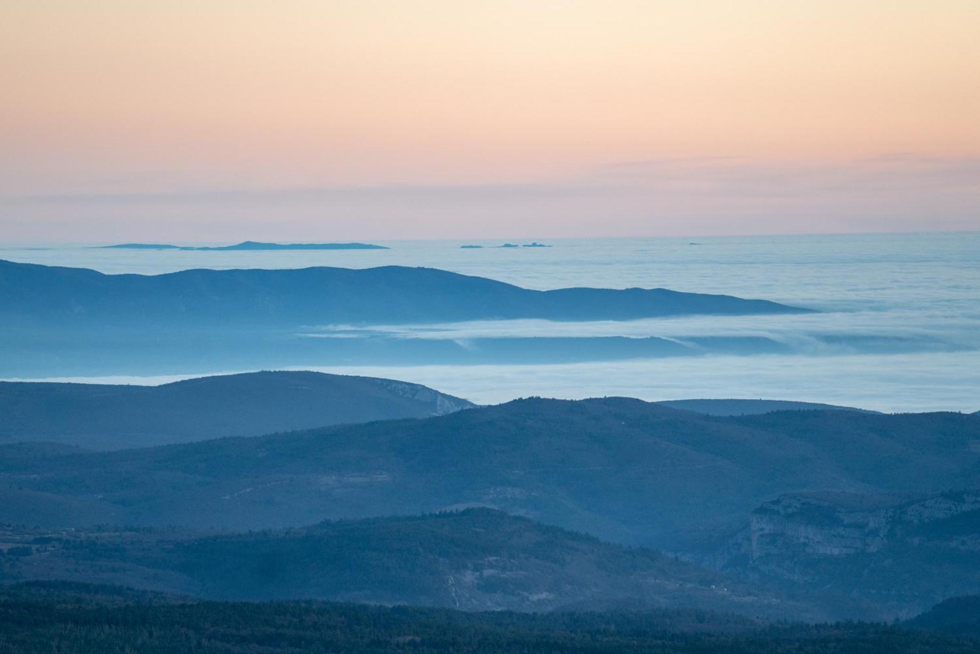 Villa Les Terrasses De Cascavelle Blauvac Esterno foto
